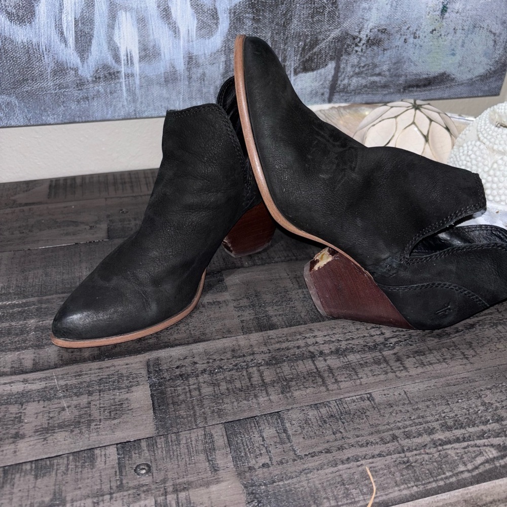 Frye Reina Cutout Booties in black leather SZ 6 - Picture 6 of 9
